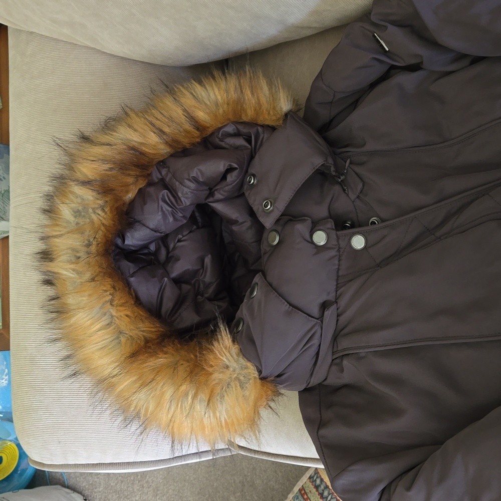 Down feather coat with detachable hood